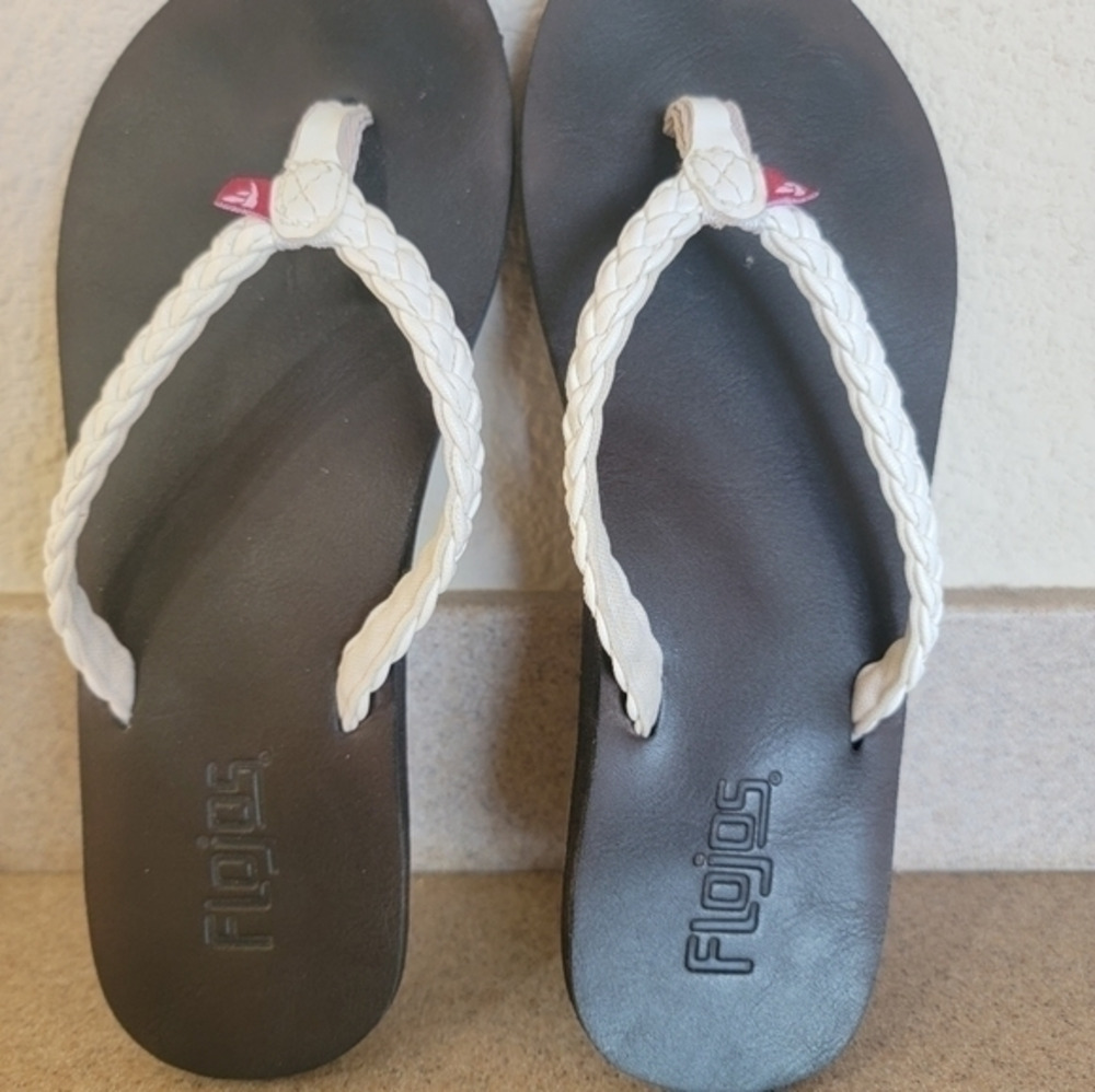 LADIES FLOJOS WHITE SANDALS (sz 6)